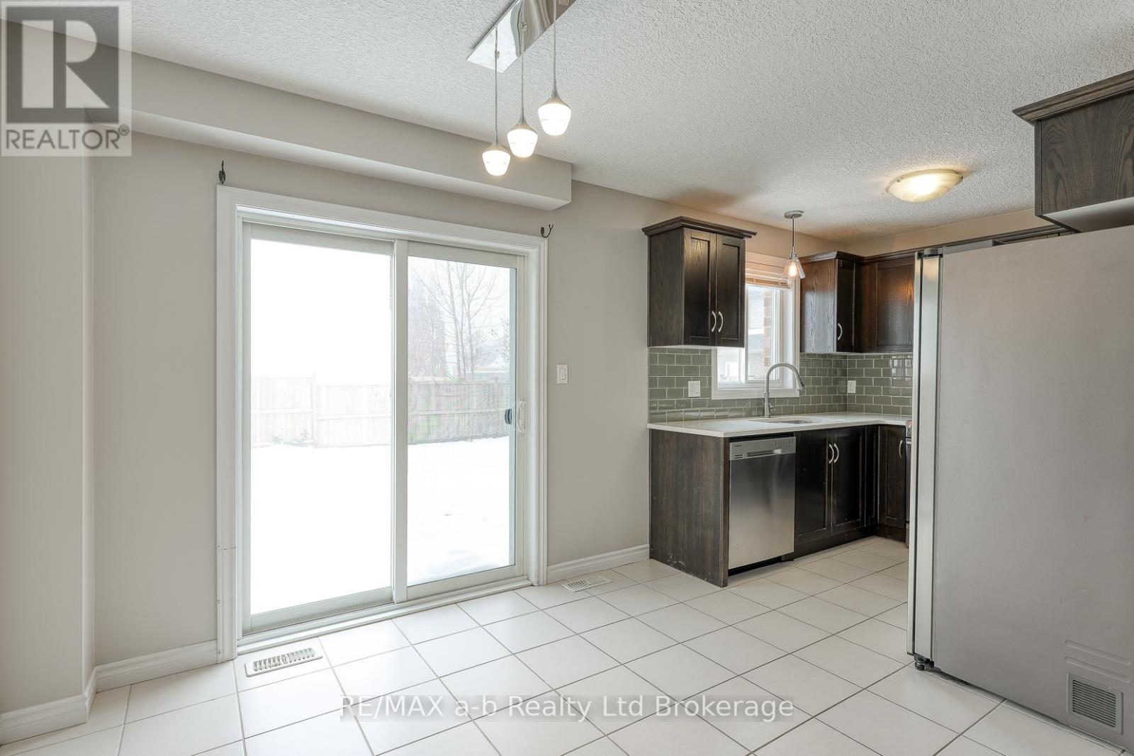 1160 Caen Avenue, Woodstock, Ontario  N4T 0G3 - Photo 6 - X12797480
