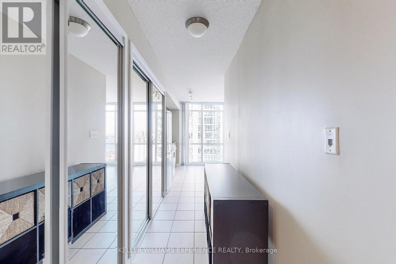 4009 - 11 Brunel Court, Toronto, Ontario  M5V 3Y3 - Photo 6 - C12800358