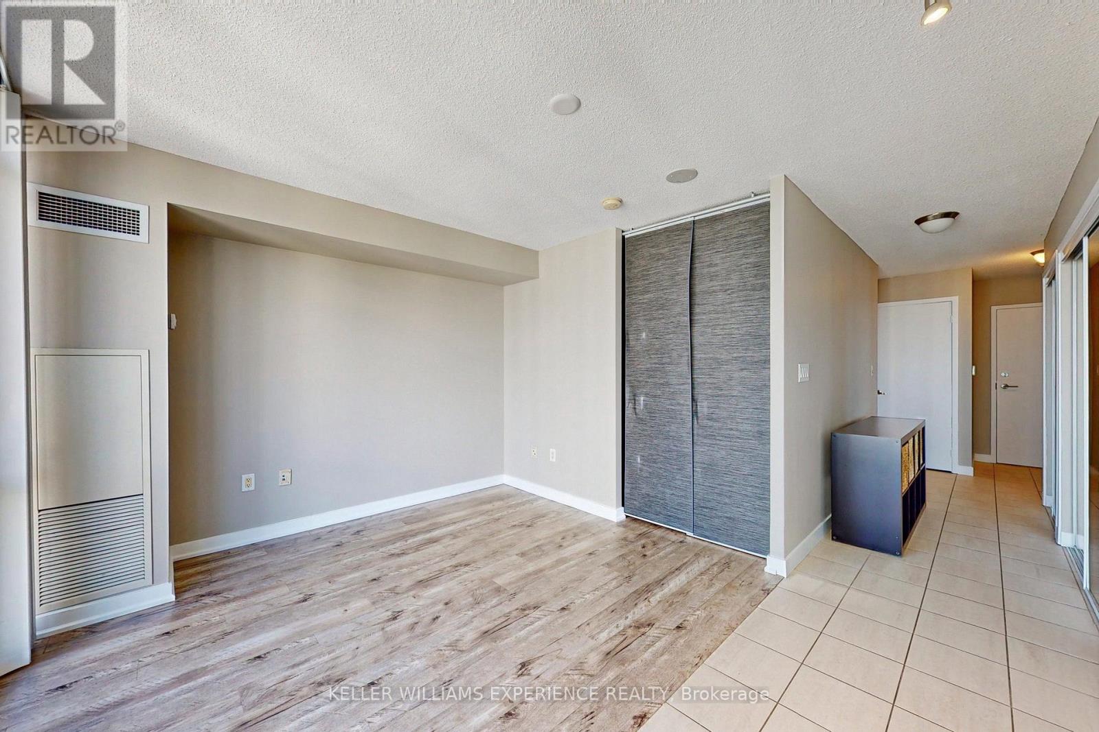 4009 - 11 Brunel Court, Toronto, Ontario  M5V 3Y3 - Photo 14 - C12800360