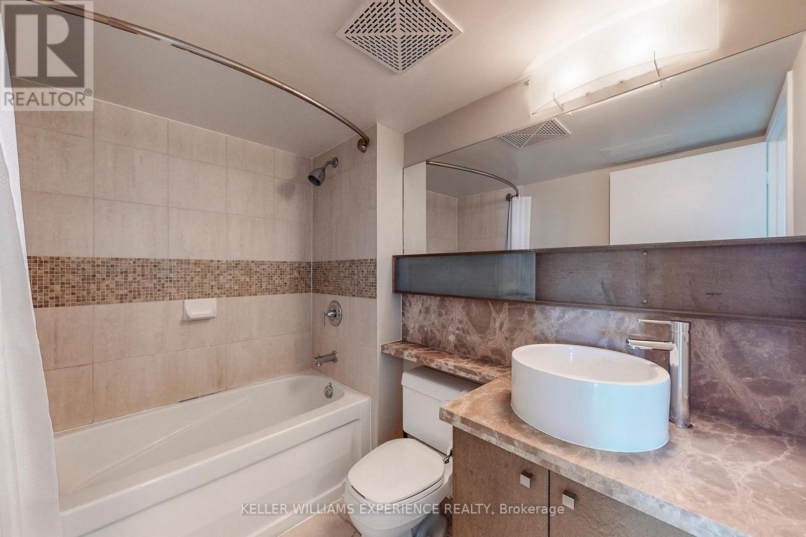 4009 - 11 Brunel Court, Toronto, Ontario  M5V 3Y3 - Photo 21 - C12800360