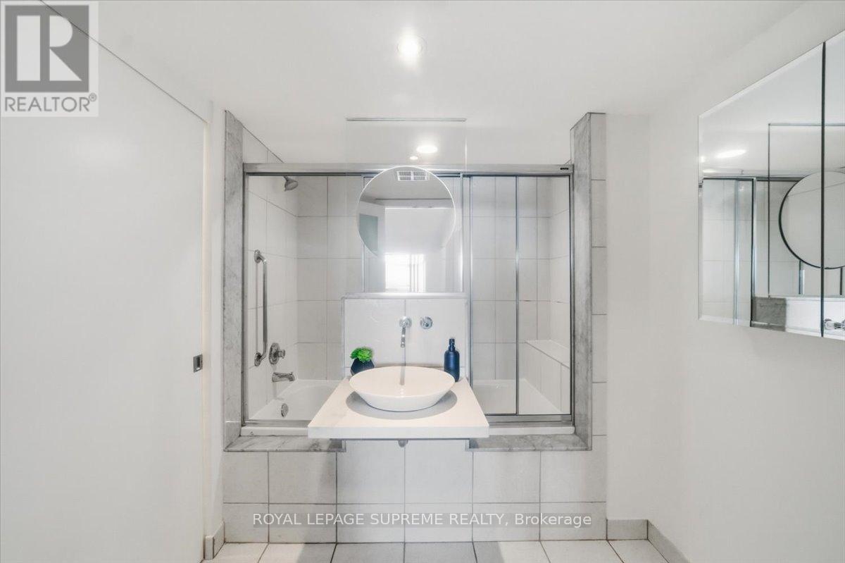 512 - 550 Queens Quay W, Toronto, Ontario  M5V 3M8 - Photo 18 - C12800370