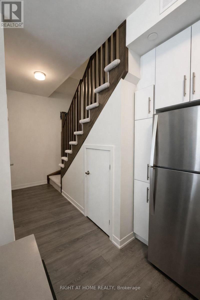 31 - 3409 Ridgeway Drive, Mississauga, Ontario  L5L 0B9 - Photo 8 - W12800388