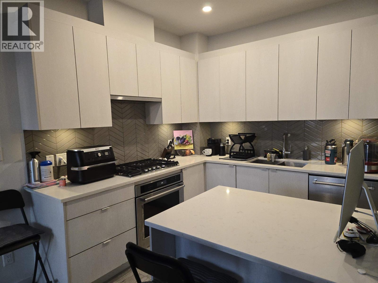 609 717 Breslay Street, Coquitlam, British Columbia  V3J 0J3 - Photo 4 - R3091417