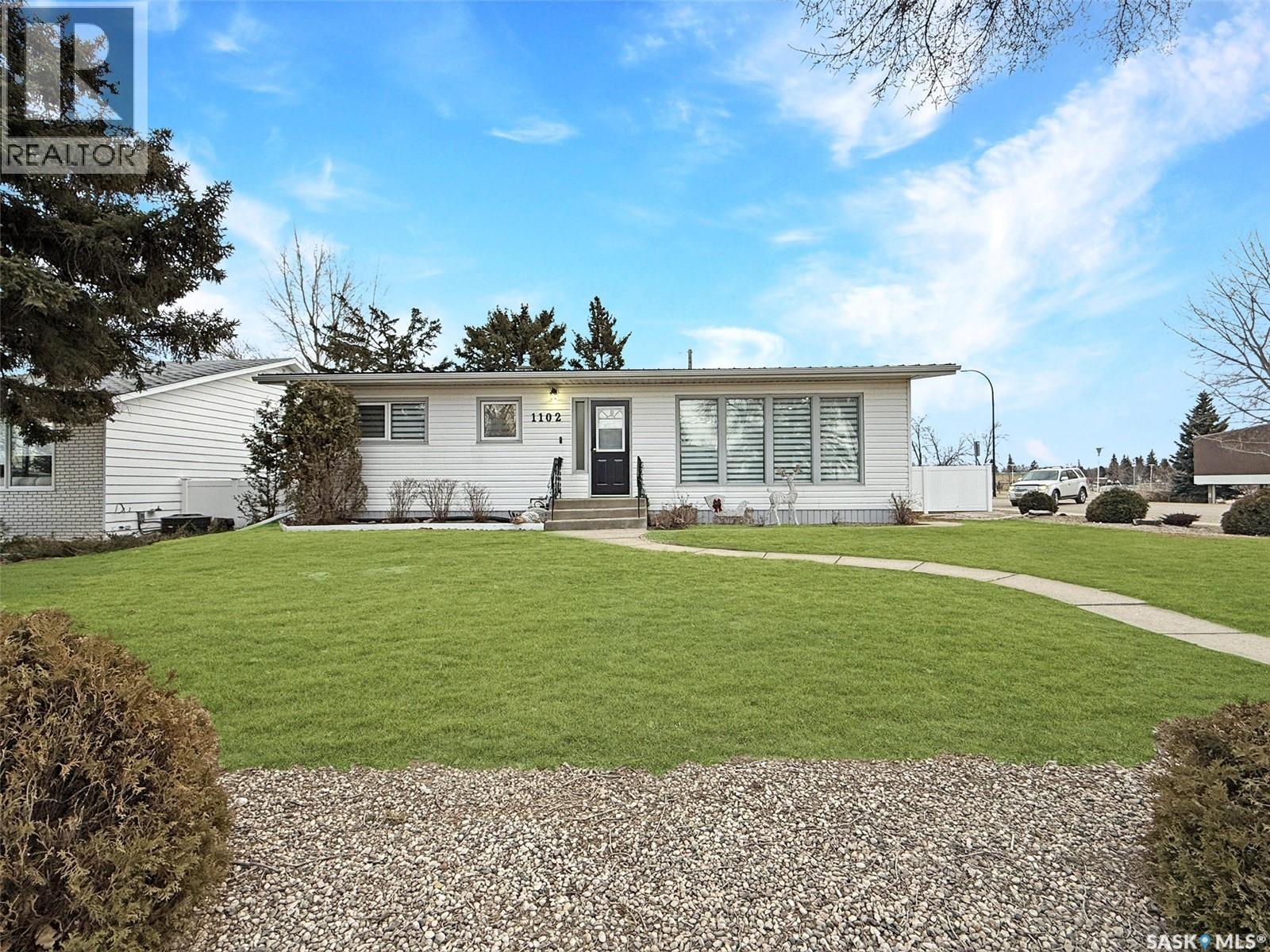 1102 Golden Place, Swift Current, Saskatchewan  S9H 2A6 - Photo 1 - SK028751