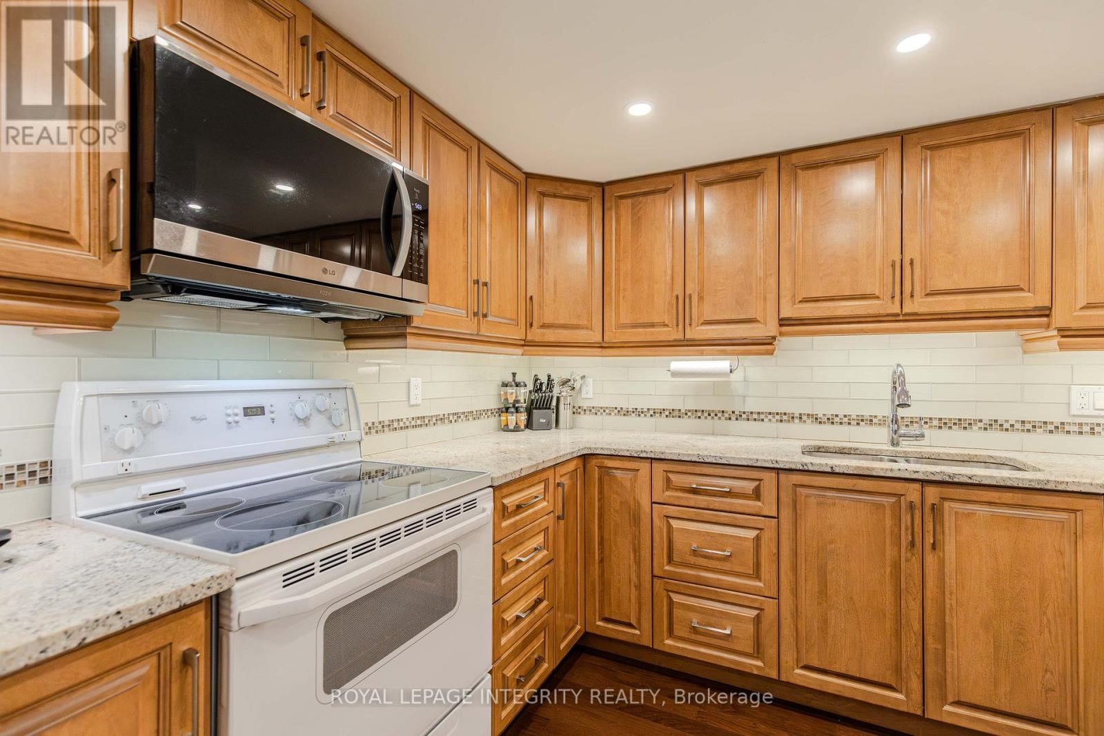 203 - 3099 Carling Avenue, Ottawa, Ontario  K2H 5A6 - Photo 30 - X12800406