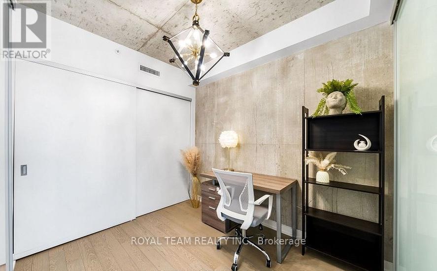 815 - 39 Brant Street, Toronto, Ontario  M5V 0M8 - Photo 17 - C12800400