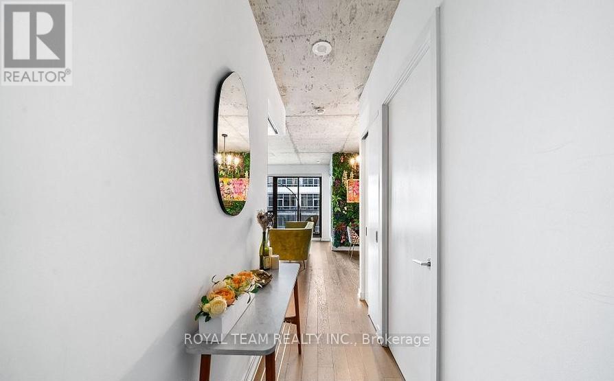 815 - 39 Brant Street, Toronto, Ontario  M5V 0M8 - Photo 3 - C12800400