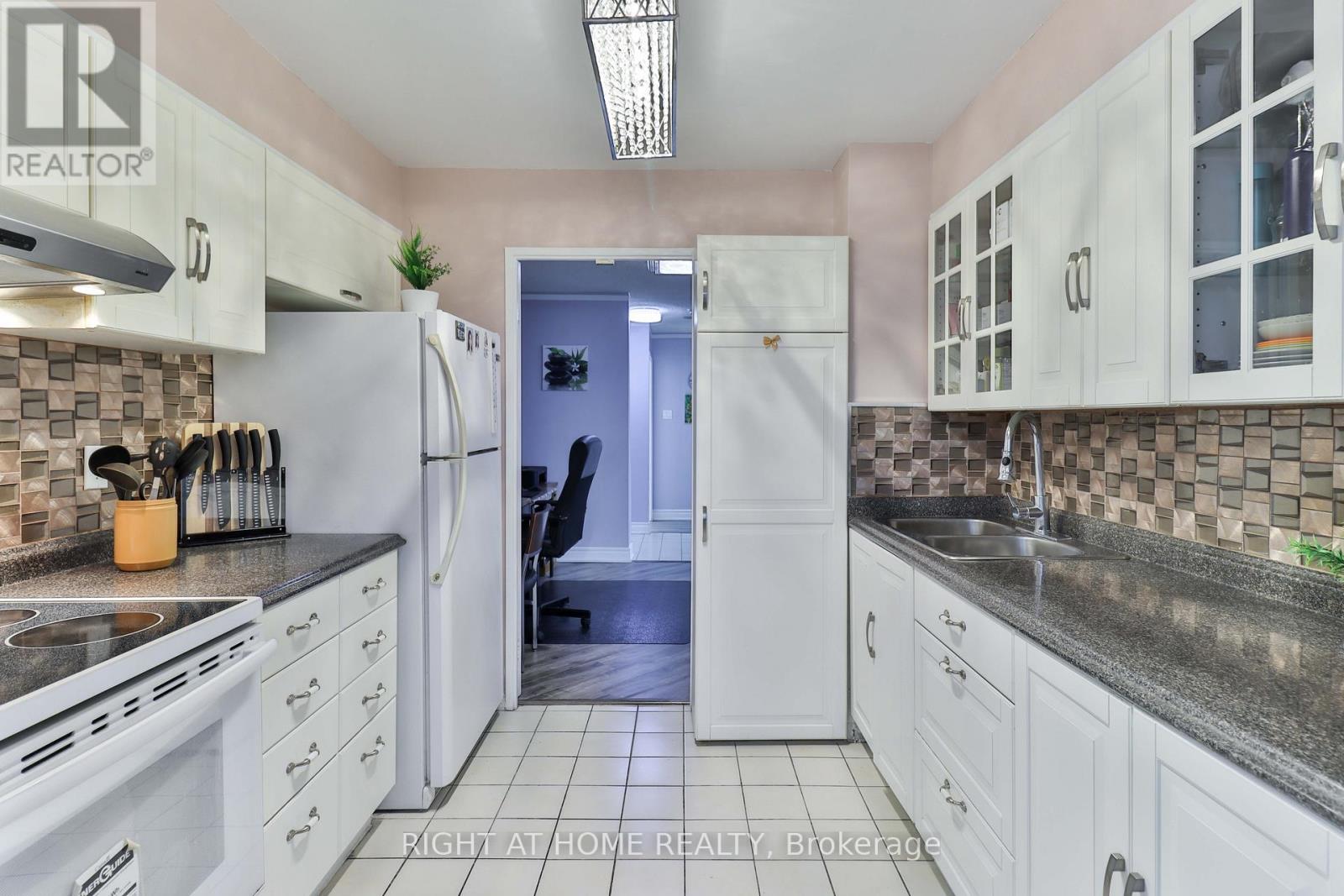 1609 - 410 Mclevin Avenue, Toronto, Ontario  M1B 5J5 - Photo 12 - E12800430