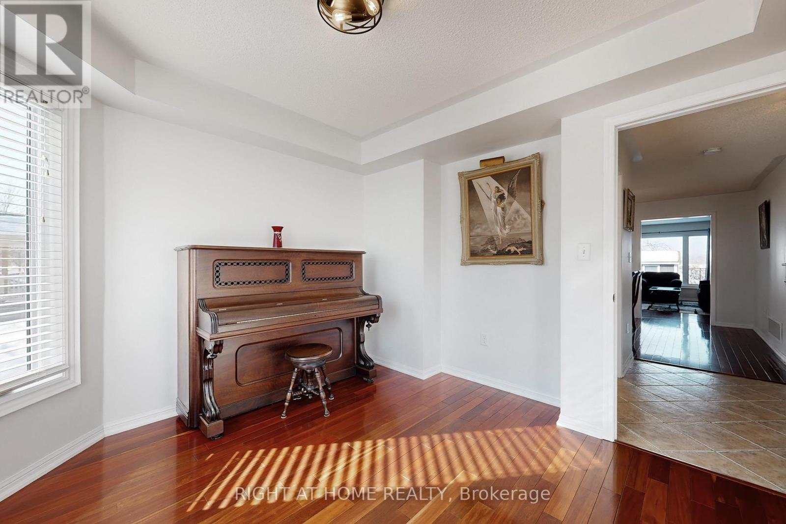 78 John W Taylor Avenue W, New Tecumseth, Ontario  L9R 0C9 - Photo 8 - N12800348