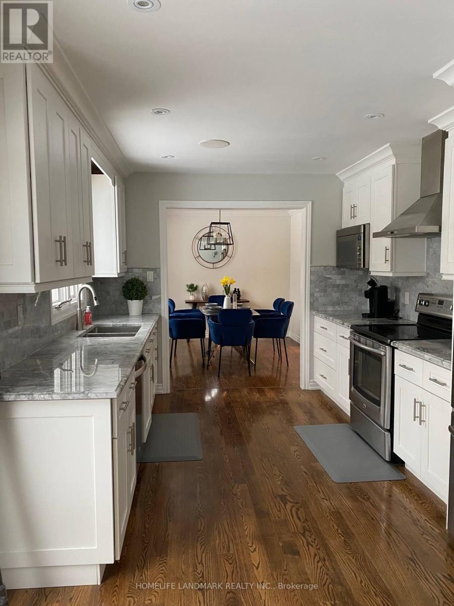 204 Weldon Avenue, Oakville, Ontario  L6K 2H8 - Photo 4 - W12800408