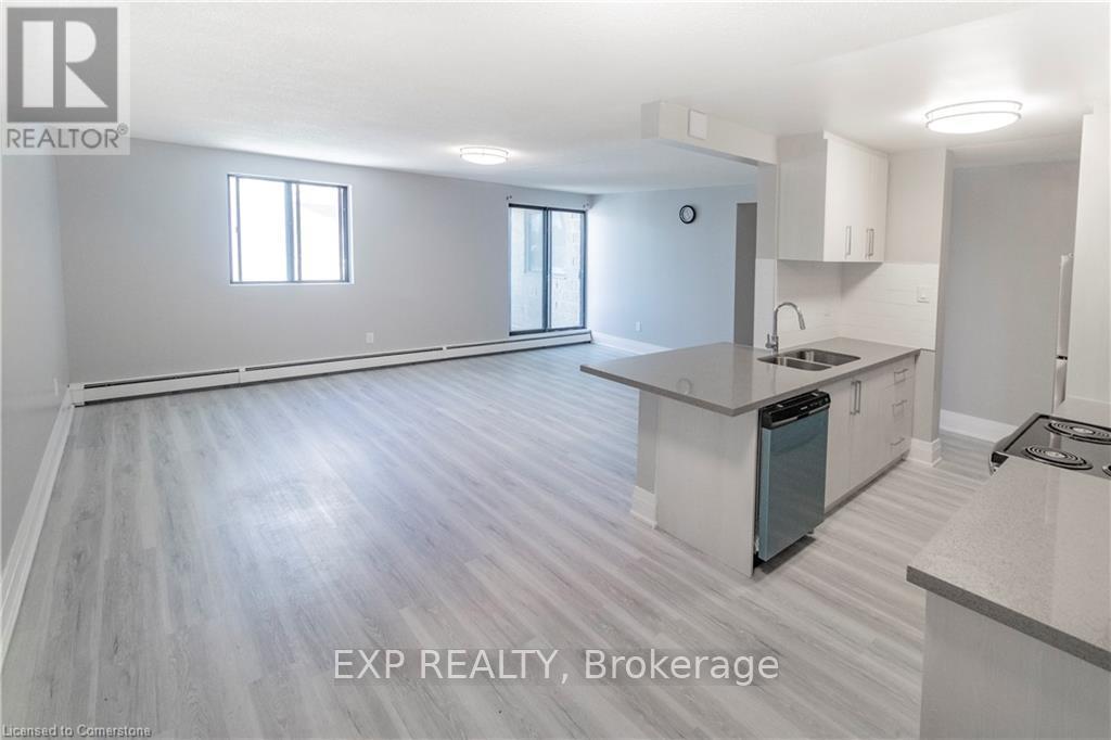 306 - 4422 Huron Street, Niagara Falls, Ontario  L2E 7C8 - Photo 2 - X12800420