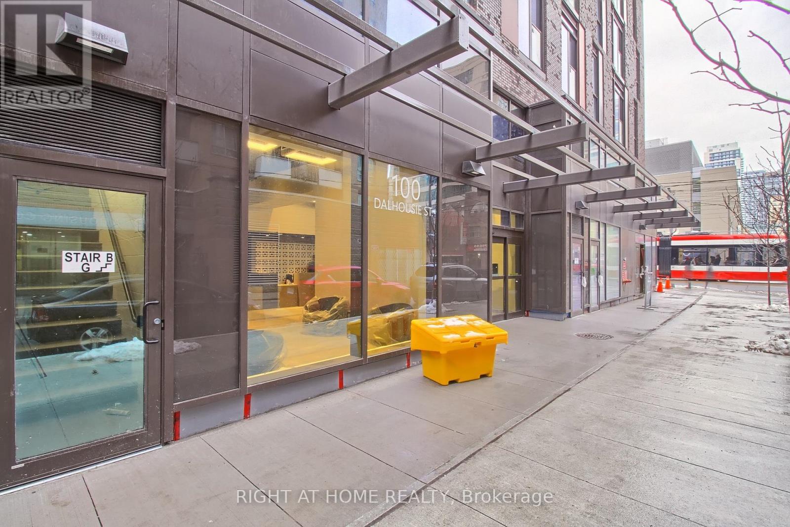 804 - 100 Dalhousie Street, Toronto, Ontario  M5B 0C7 - Photo 4 - C12800440