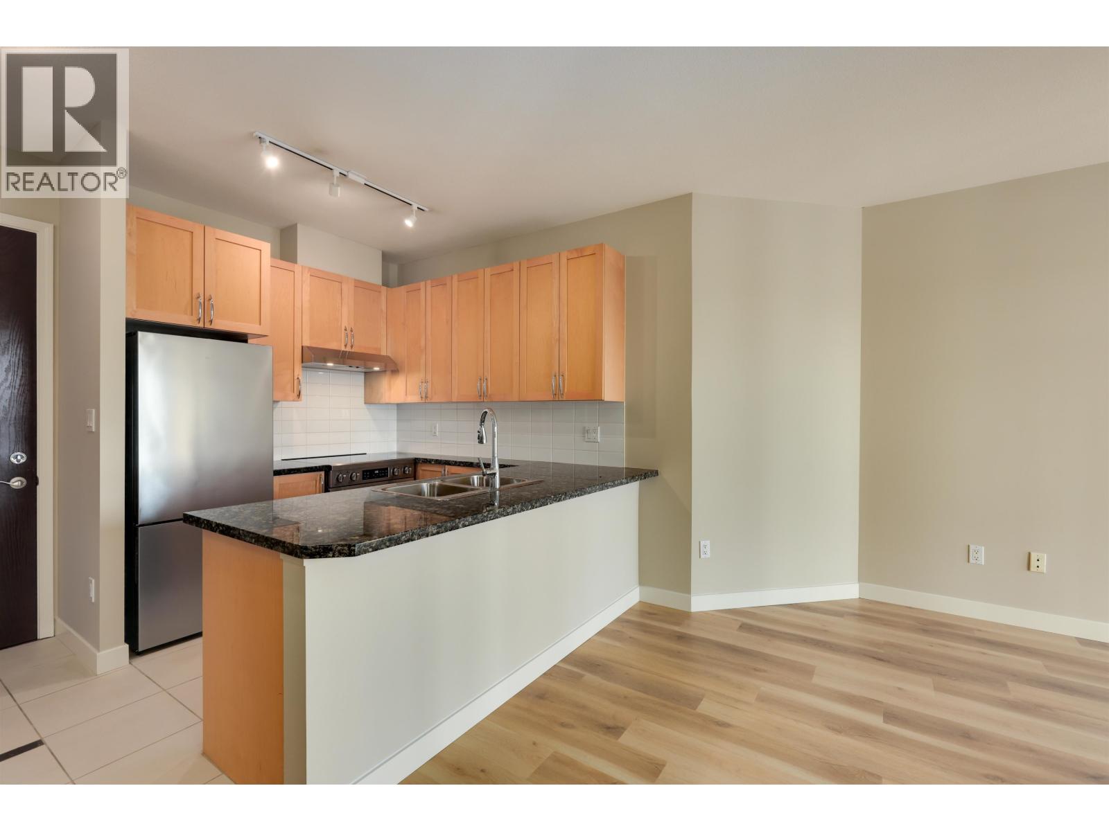 1004 6823 Station Hill Drive, Burnaby, British Columbia  V3N 0A9 - Photo 9 - R3091463