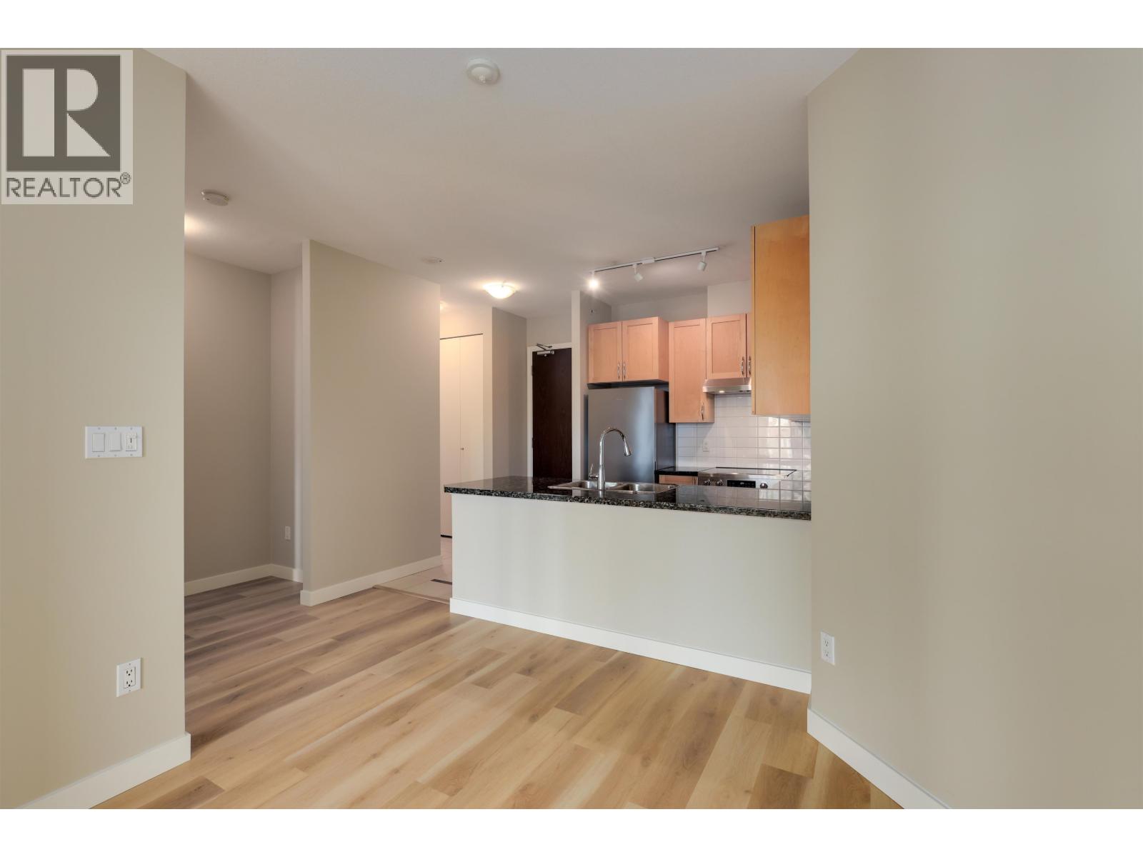 1004 6823 Station Hill Drive, Burnaby, British Columbia  V3N 0A9 - Photo 7 - R3091463