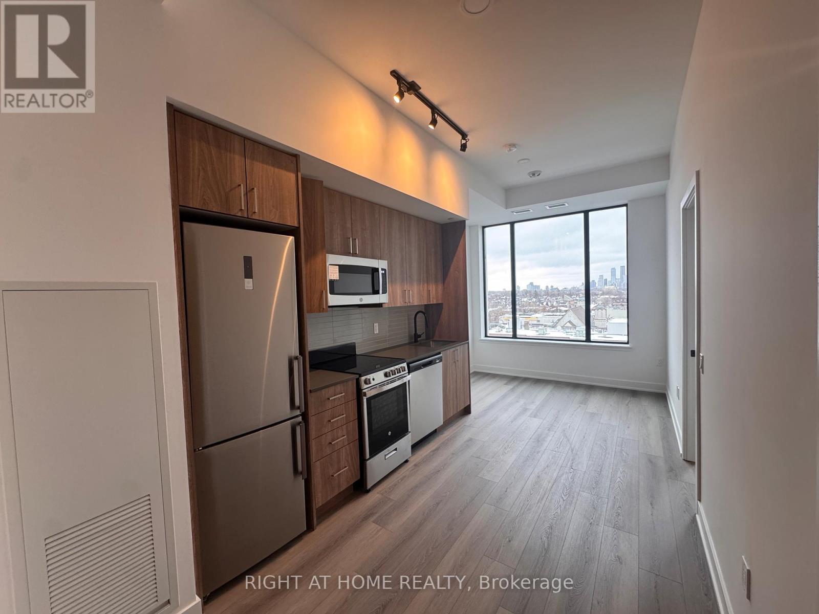 603 - 758 Dovercourt Rd Road, Toronto, Ontario  M6H 2X2 - Photo 2 - W12800436