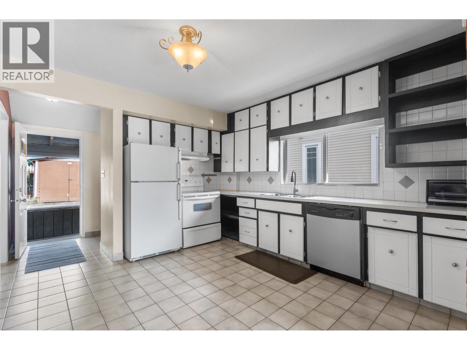 1111 Cartier Avenue, Coquitlam, British Columbia  V3K 2C1 - Photo 11 - R3091048