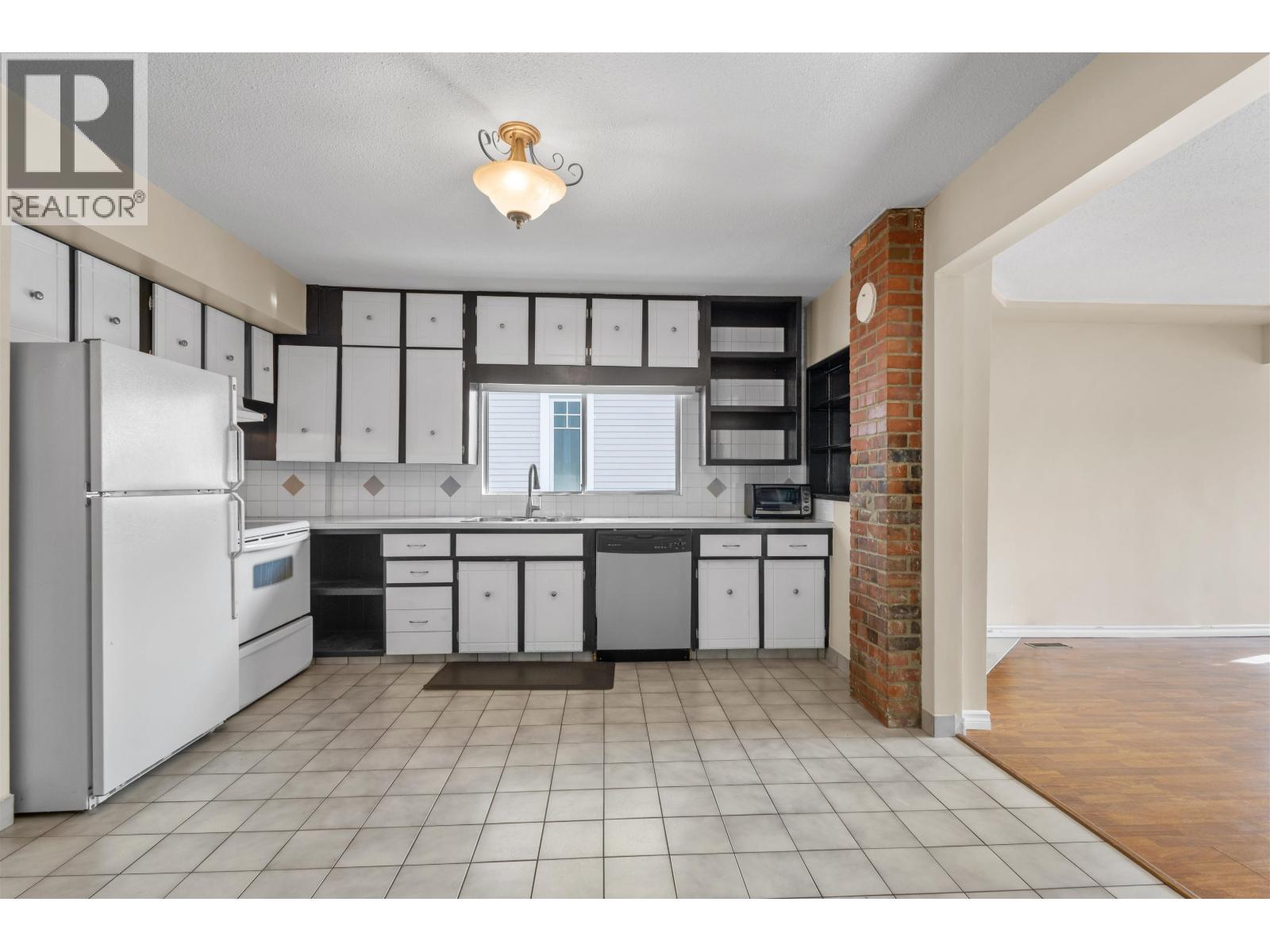 1111 Cartier Avenue, Coquitlam, British Columbia  V3K 2C1 - Photo 8 - R3091048