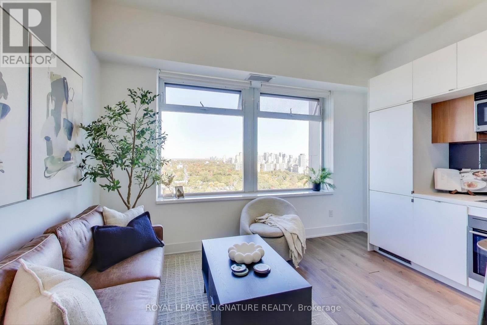 1826 - 111 St Clair Avenue W, Toronto, Ontario  M4V 1N5 - Photo 4 - C12800454