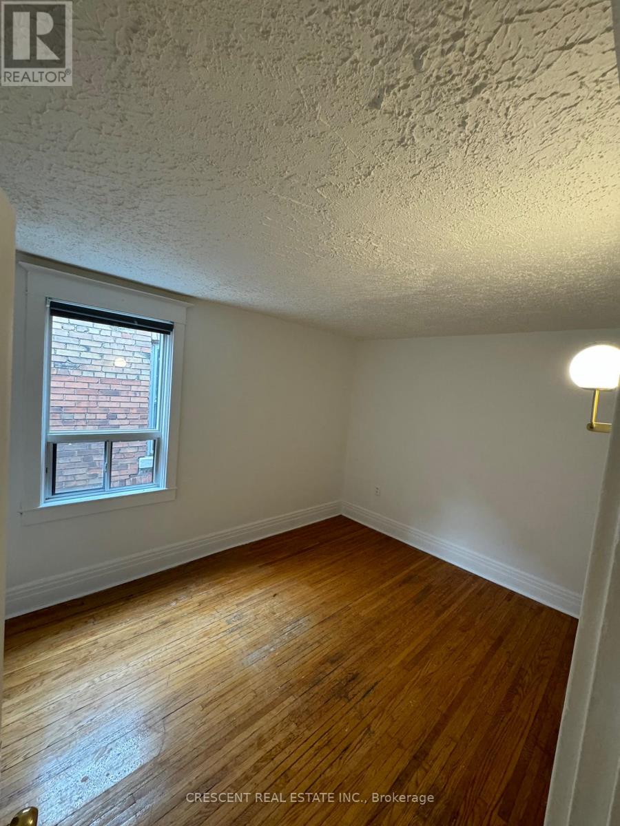 Upper - 1057 Davenport Road, Toronto, Ontario  M6G 2C2 - Photo 3 - C12800456