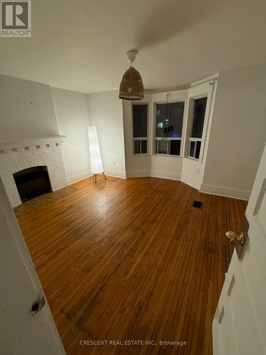 Upper - 1057 Davenport Road, Toronto, Ontario  M6G 2C2 - Photo 7 - C12800456