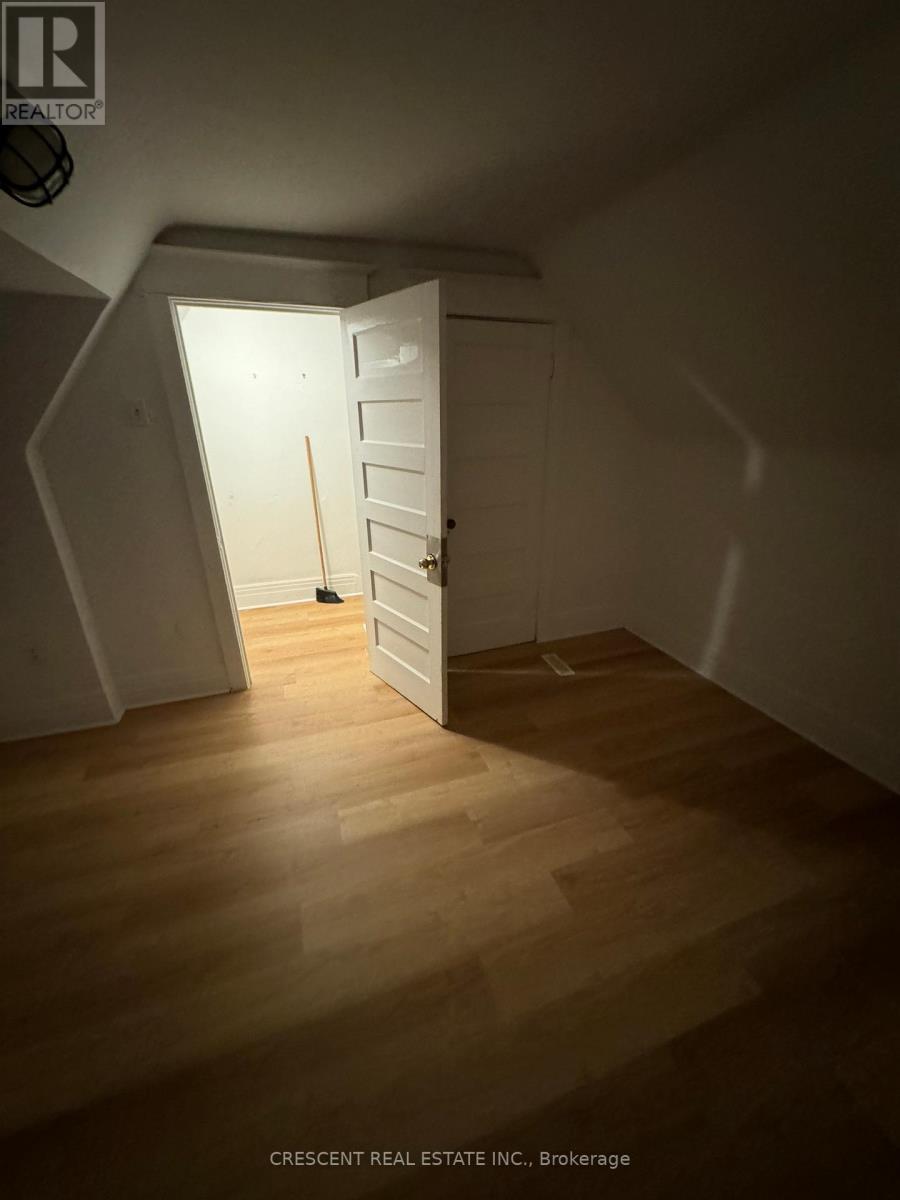 Upper - 1057 Davenport Road, Toronto, Ontario  M6G 2C2 - Photo 8 - C12800456