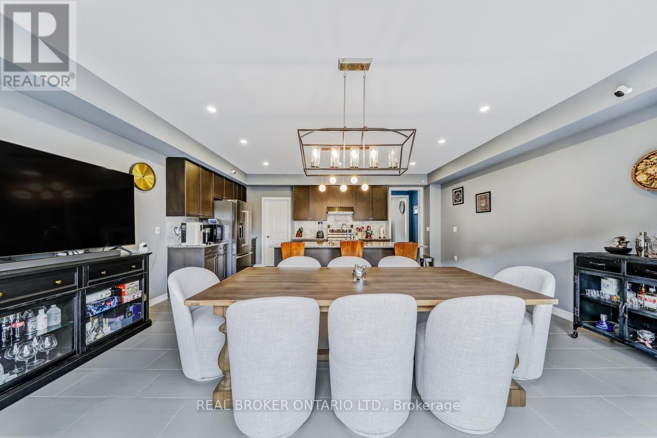 10937 Victoria Square Boulevard, Markham, Ontario  L6C 0Z3 - Photo 2 - N12800460