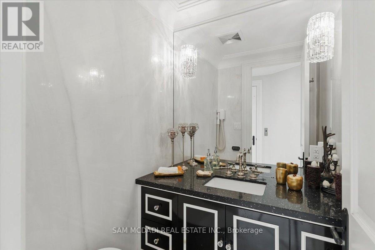 883 Parkland Avenue, Mississauga, Ontario  L5H 3G6 - Photo 10 - W12800442