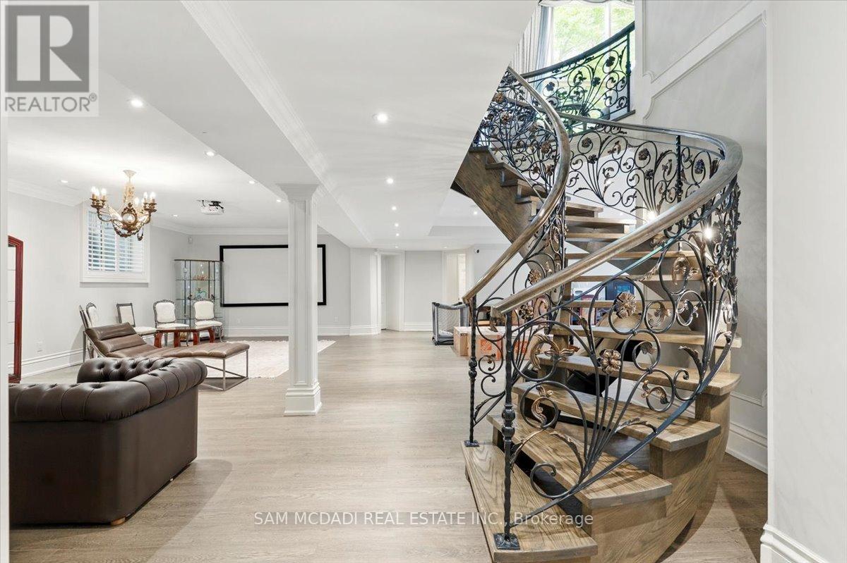 883 Parkland Avenue, Mississauga, Ontario  L5H 3G6 - Photo 45 - W12800442