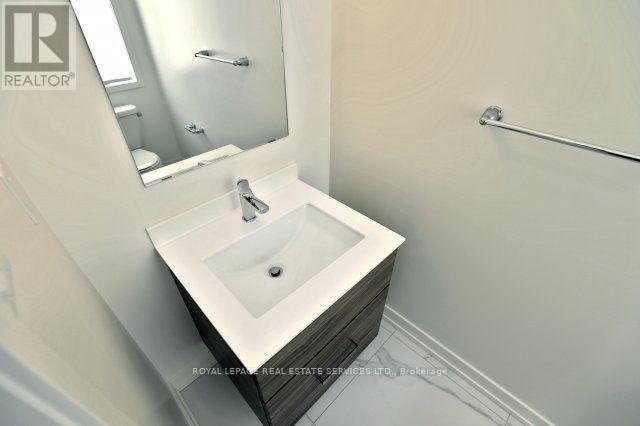 205 Fowley Drive, Oakville, Ontario  L6H 0P4 - Photo 10 - W12800448