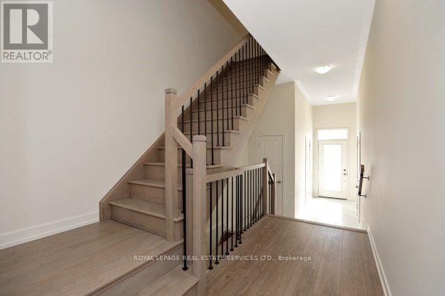 205 Fowley Drive, Oakville, Ontario  L6H 0P4 - Photo 2 - W12800448