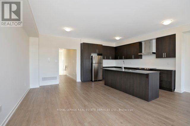 205 Fowley Drive, Oakville, Ontario  L6H 0P4 - Photo 5 - W12800448