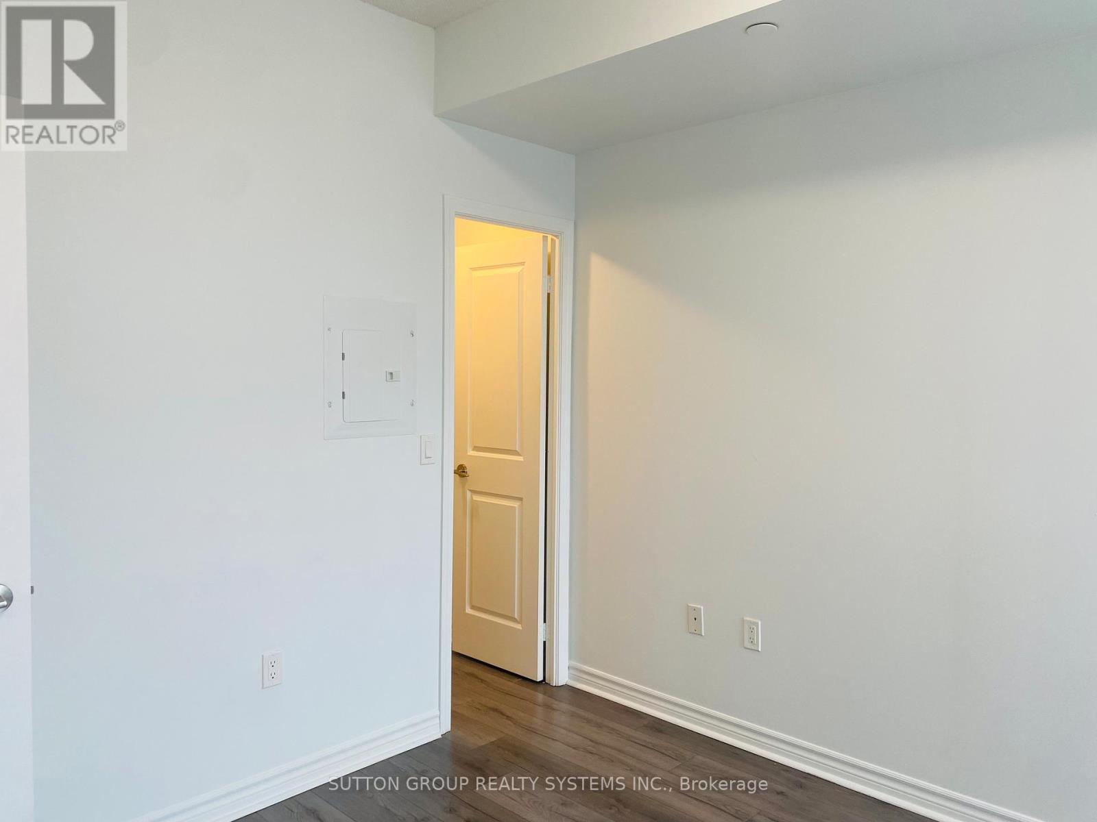 301 - 349 Rathburn Road W, Mississauga, Ontario L5B 0K6 - Photo 13 - W12800462