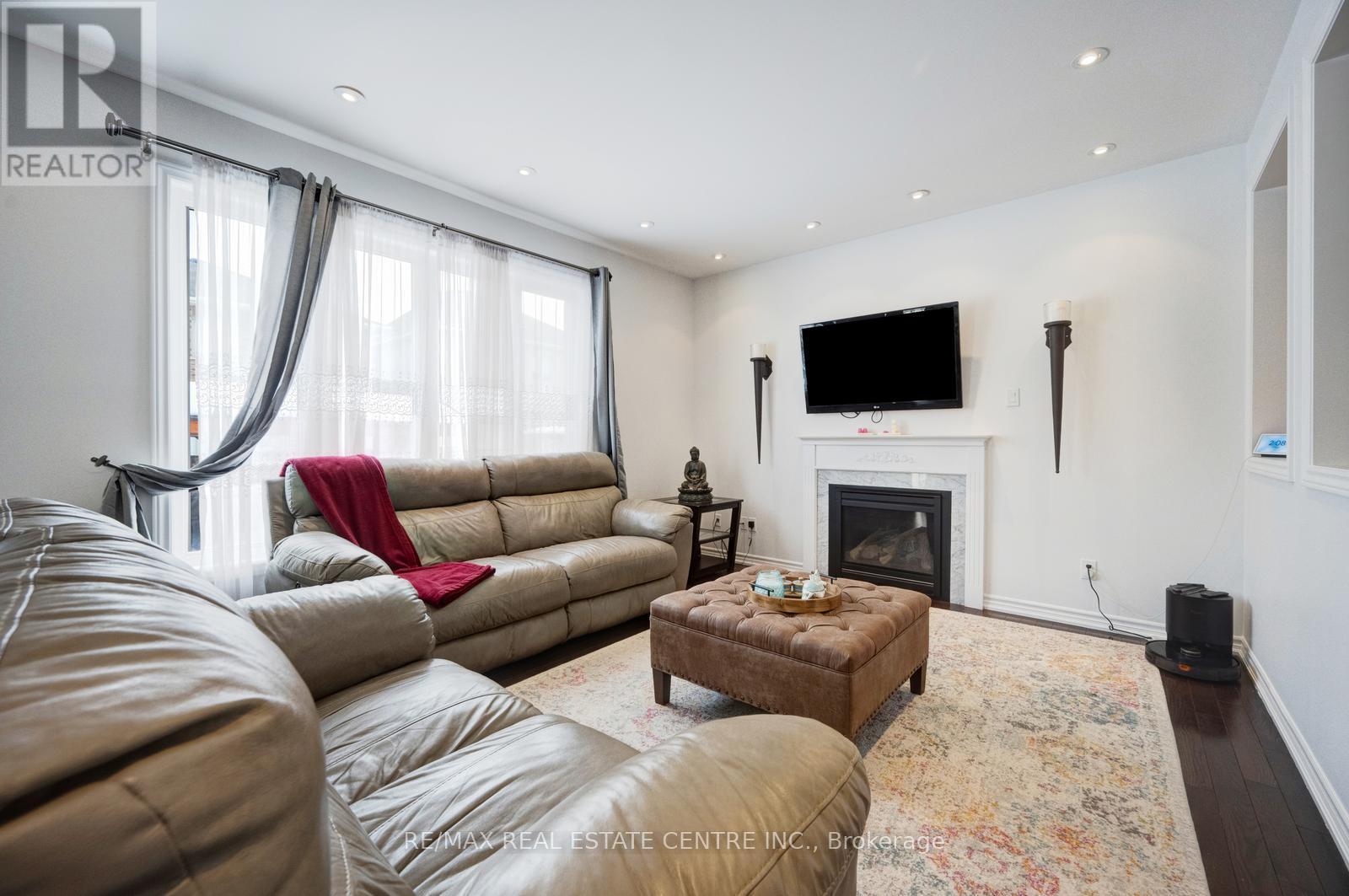 19 Mediterranean Crescent, Brampton, Ontario  N9V 3X6 - Photo 13 - W12800514