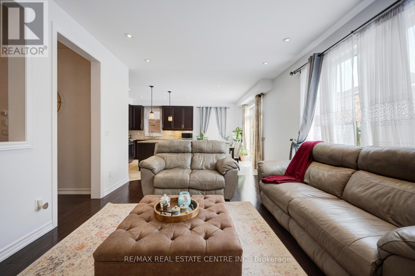 19 Mediterranean Crescent, Brampton, Ontario  N9V 3X6 - Photo 15 - W12800514