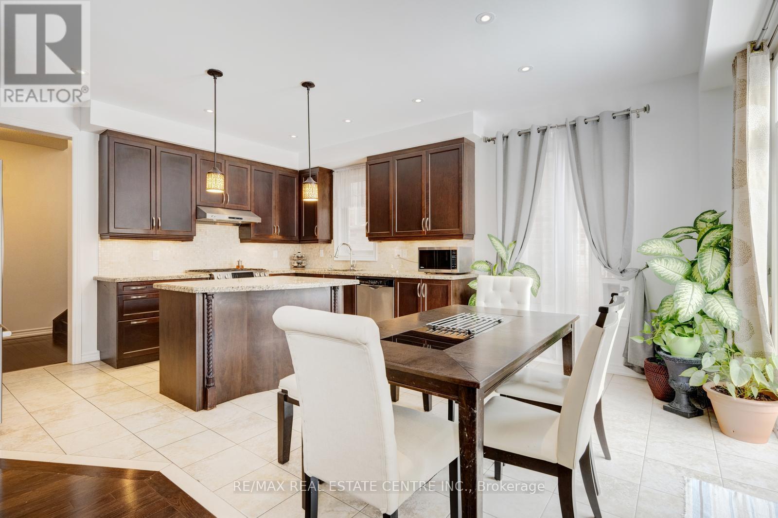 19 Mediterranean Crescent, Brampton, Ontario  N9V 3X6 - Photo 16 - W12800514