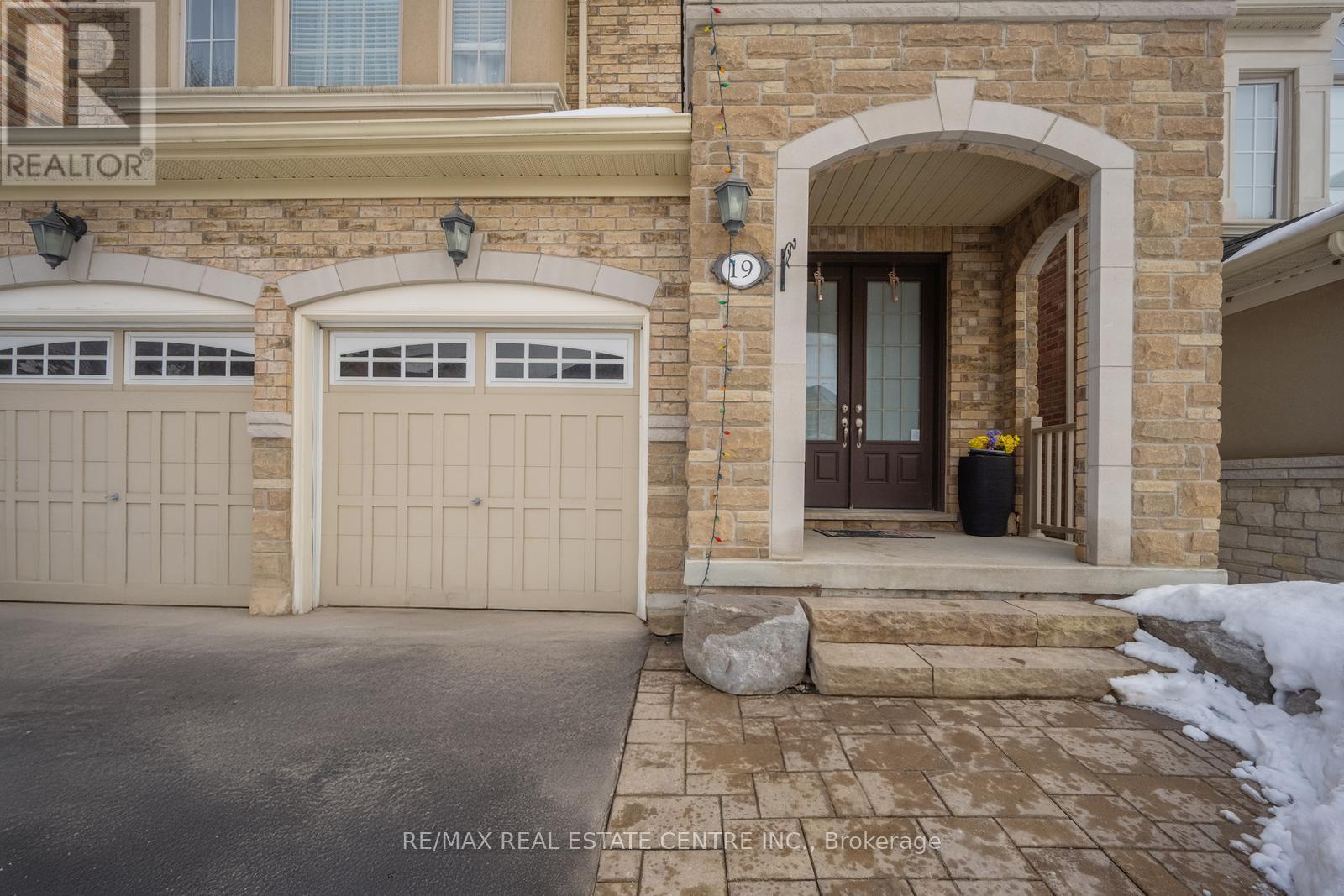 19 Mediterranean Crescent, Brampton, Ontario  N9V 3X6 - Photo 3 - W12800514