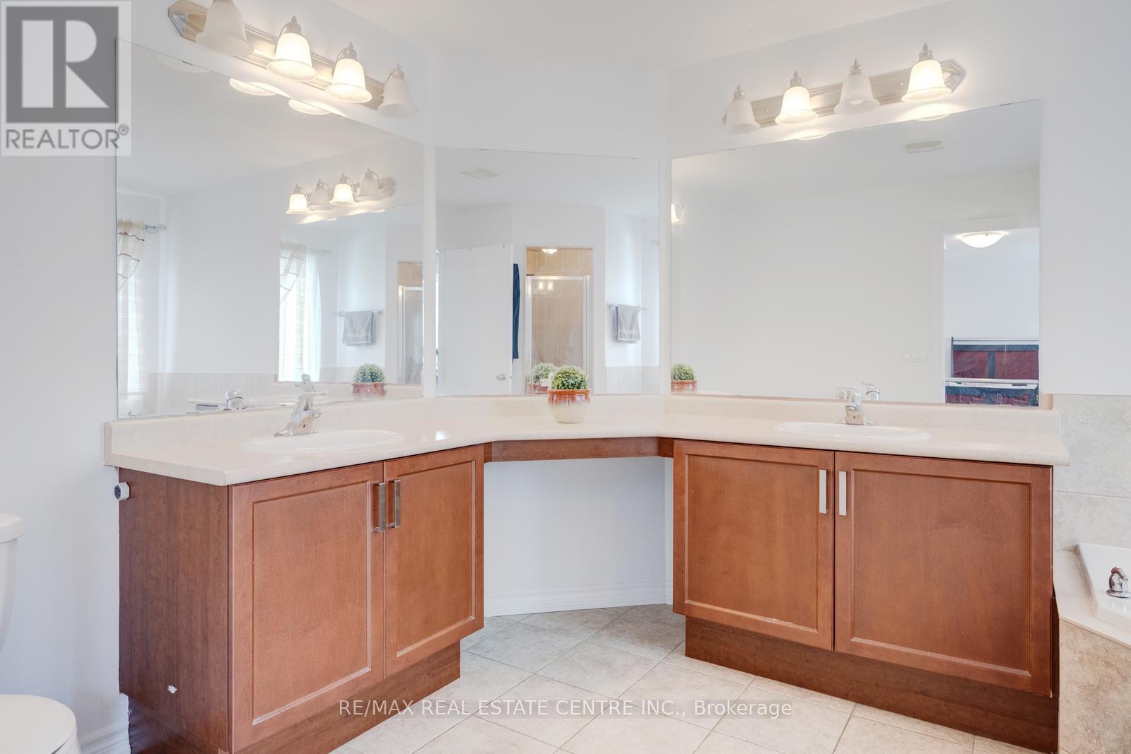 19 Mediterranean Crescent, Brampton, Ontario  N9V 3X6 - Photo 31 - W12800514