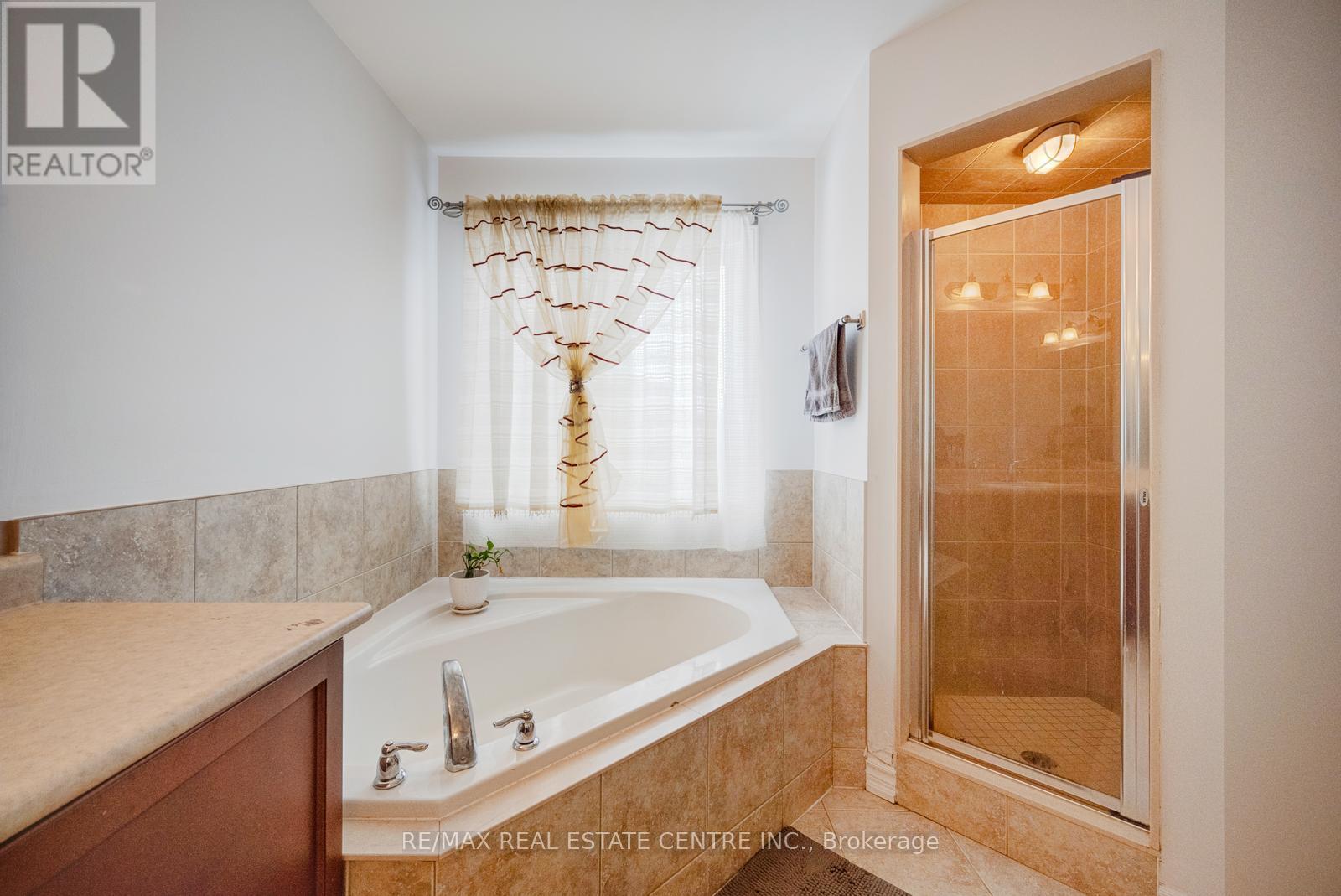 19 Mediterranean Crescent, Brampton, Ontario  N9V 3X6 - Photo 32 - W12800514