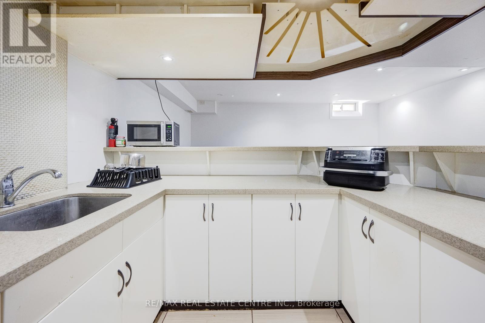 19 Mediterranean Crescent, Brampton, Ontario  N9V 3X6 - Photo 44 - W12800514