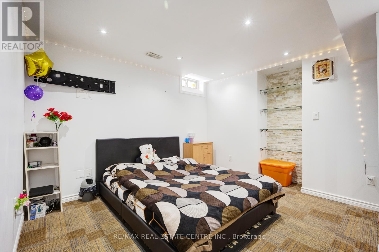 19 Mediterranean Crescent, Brampton, Ontario  N9V 3X6 - Photo 47 - W12800514