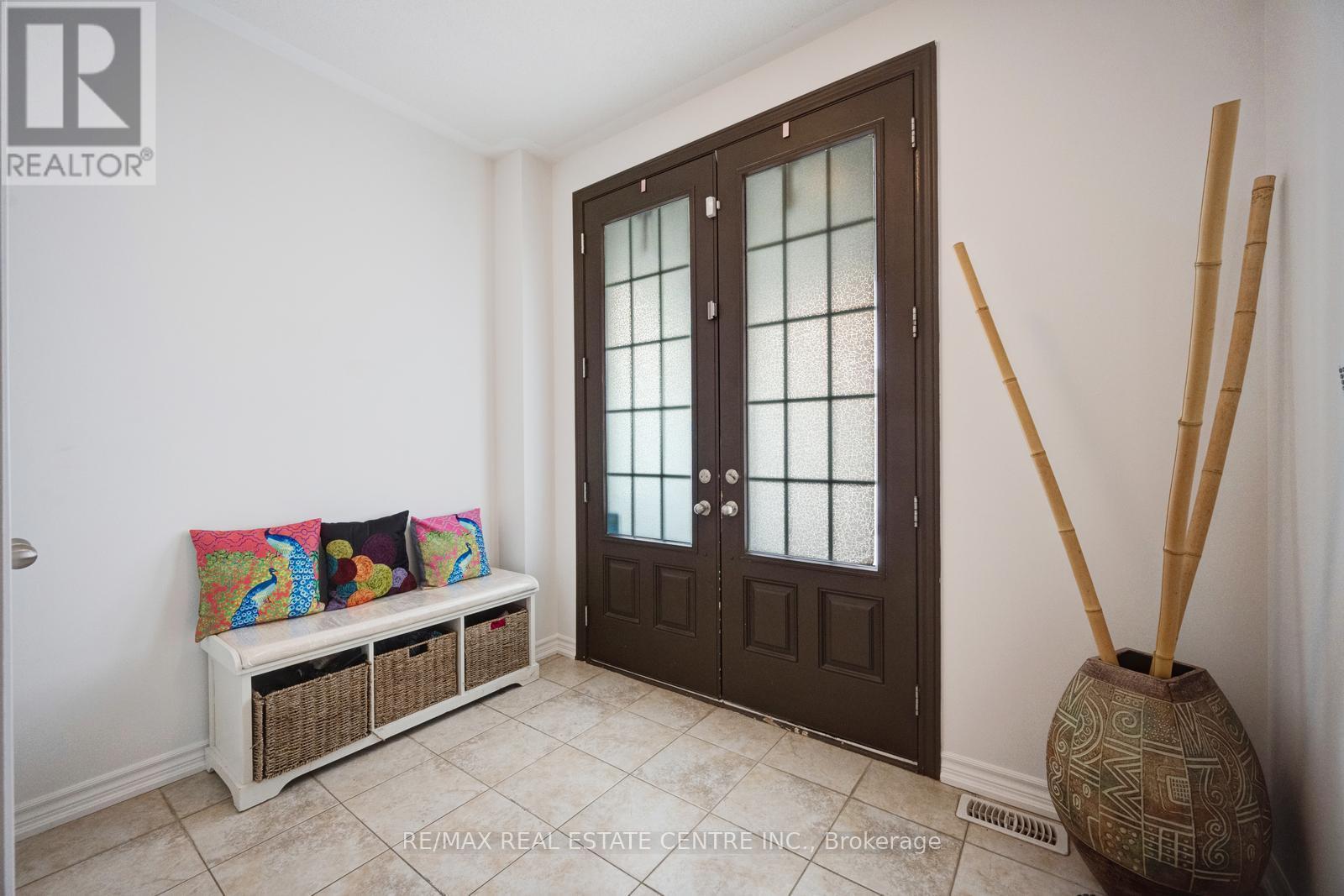 19 Mediterranean Crescent, Brampton, Ontario  N9V 3X6 - Photo 6 - W12800514