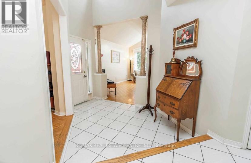 7 Curry Crescent, Halton Hills, Ontario  L7G 5L4 - Photo 5 - W12800518