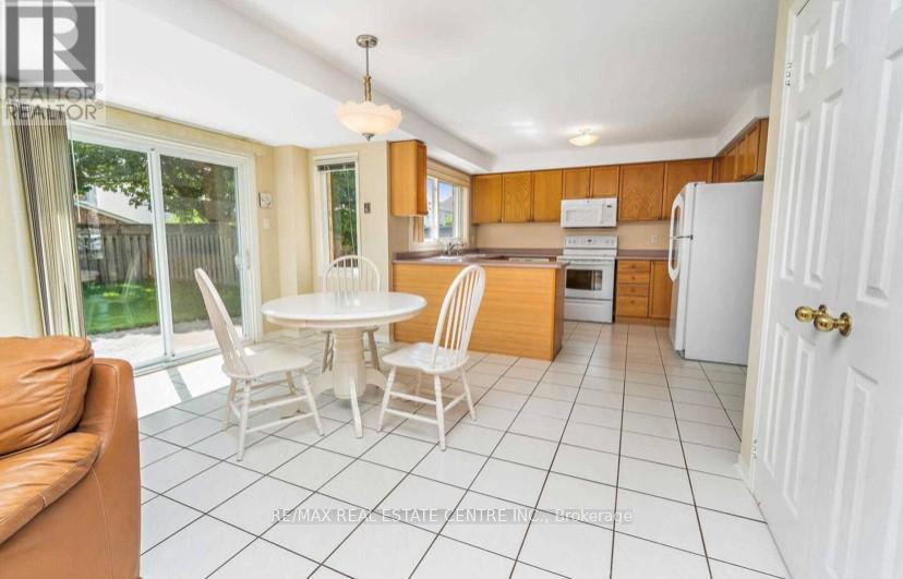 7 Curry Crescent, Halton Hills, Ontario  L7G 5L4 - Photo 9 - W12800518