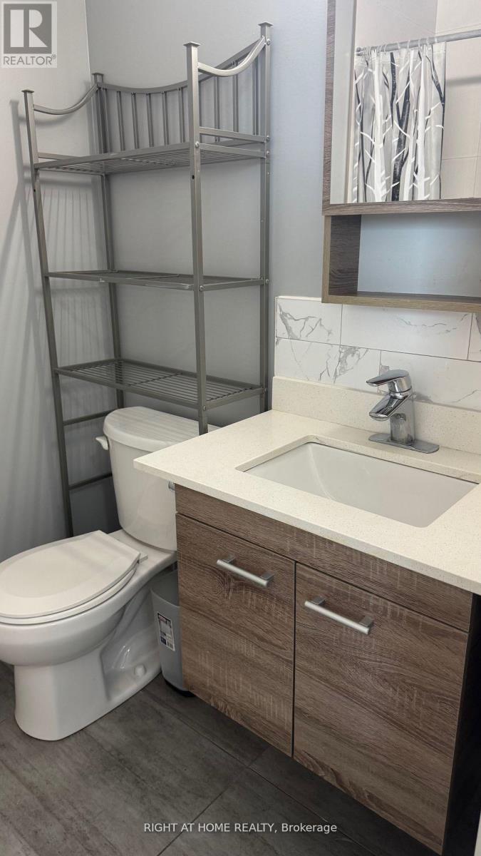 Master Bedroom - 507 - 318 Spruce Street, Waterloo, Ontario  N2L 3W7 - Photo 4 - X12800488