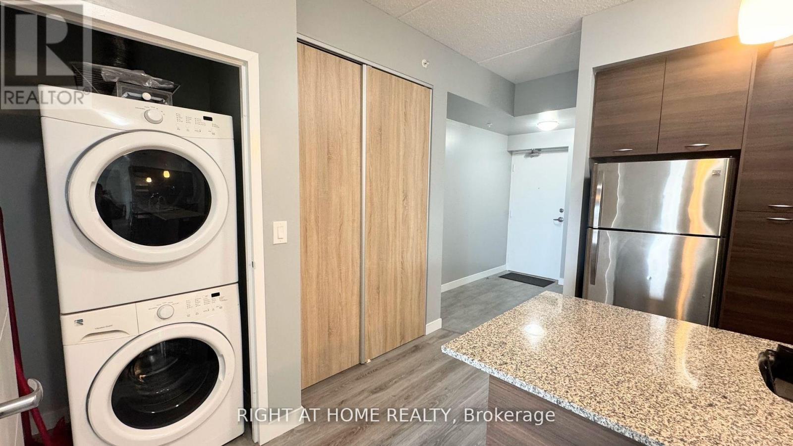 Master Bedroom - 507 - 318 Spruce Street, Waterloo, Ontario  N2L 3W7 - Photo 6 - X12800488