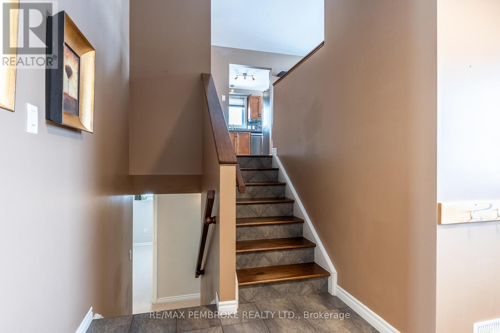 18 Morning Star Street, Petawawa, Ontario  K8H 0A1 - Photo 10 - X12800540