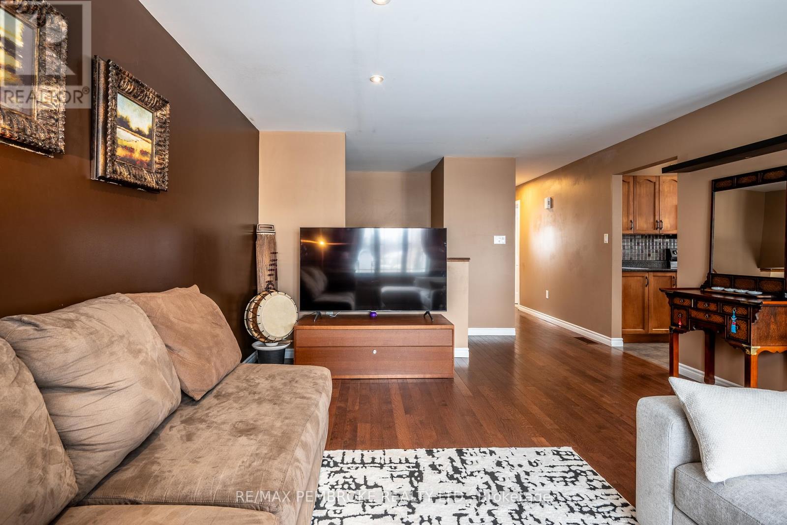 18 Morning Star Street, Petawawa, Ontario  K8H 0A1 - Photo 13 - X12800540