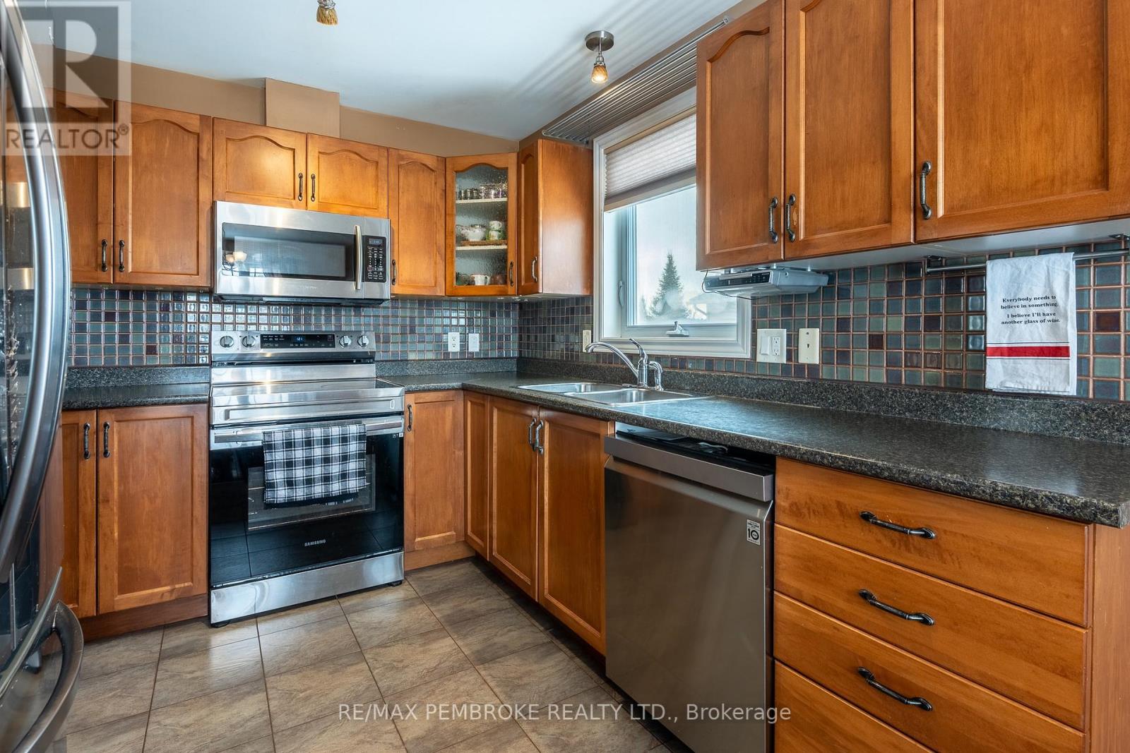 18 Morning Star Street, Petawawa, Ontario  K8H 0A1 - Photo 19 - X12800540