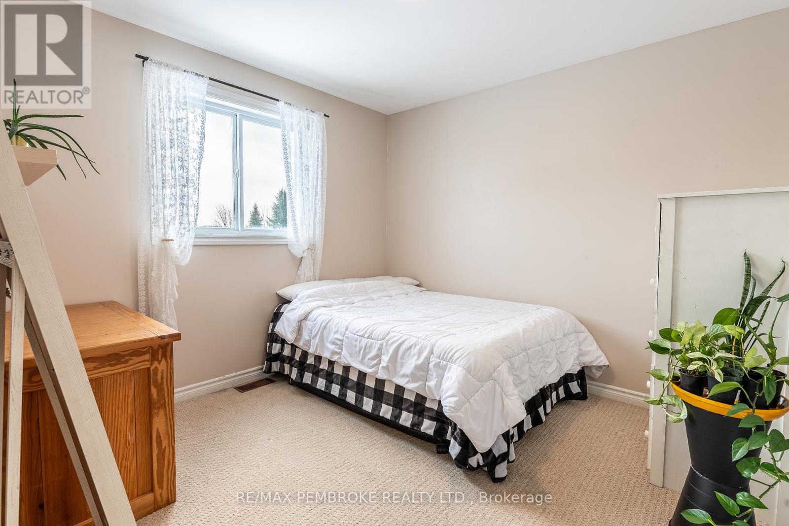 18 Morning Star Street, Petawawa, Ontario  K8H 0A1 - Photo 27 - X12800540