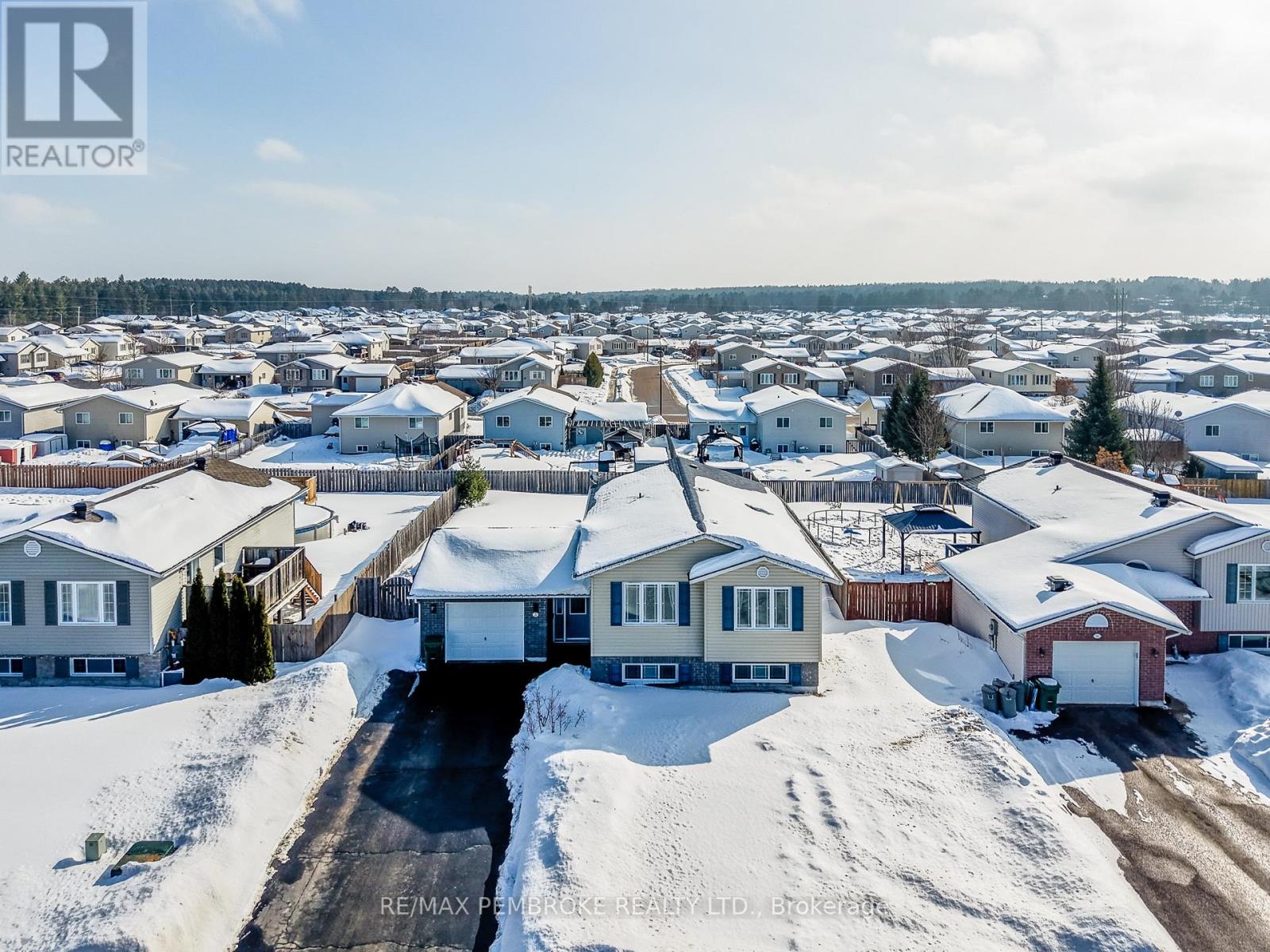 18 Morning Star Street, Petawawa, Ontario  K8H 0A1 - Photo 3 - X12800540